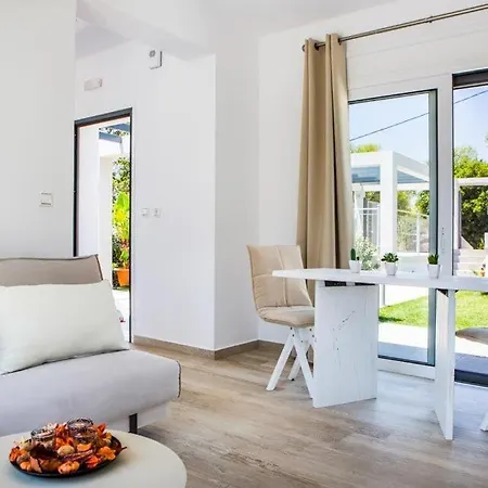 Sleeps 3 Pool Air Con Wifi Villa Mousata