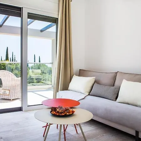 Sleeps 3 Pool Air Con Wifi Villa