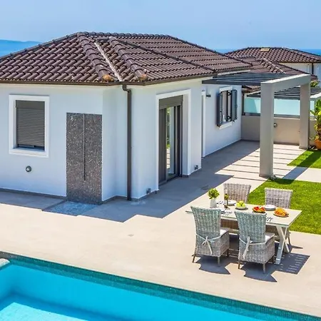Villa Sleeps 3 Pool Air Con Wifi Mousata